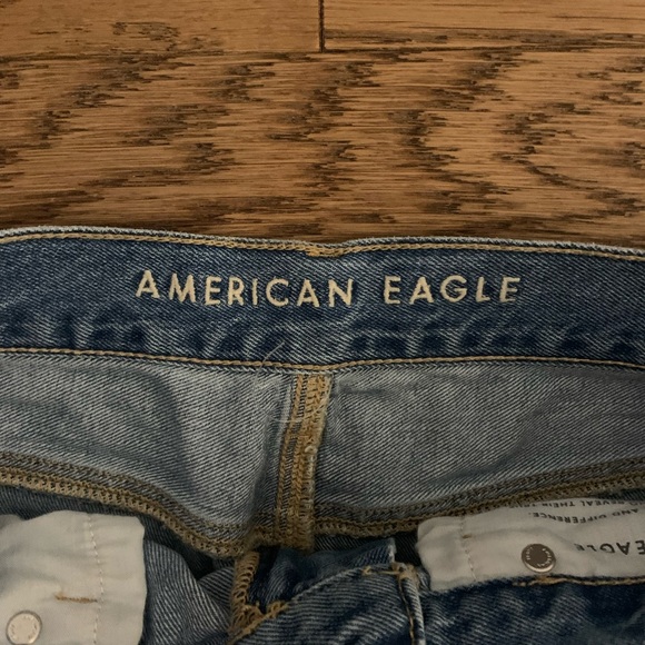 AE Ripped Mom Jean - Picture 3 of 6